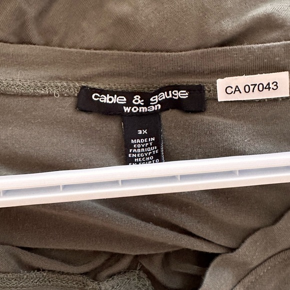 EUC | Women’s tshirt - Picture 3 of 3